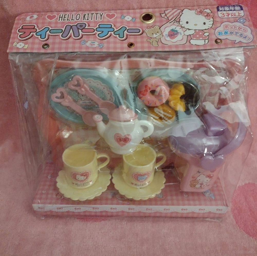 JAPAN EXCLUSIVE - Hello Kitty Tea Party Playset - Picture 3 of 8